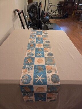 COASTAL INSPIRED TABLE RUNNER WOTH CHECKERED PATTERN
